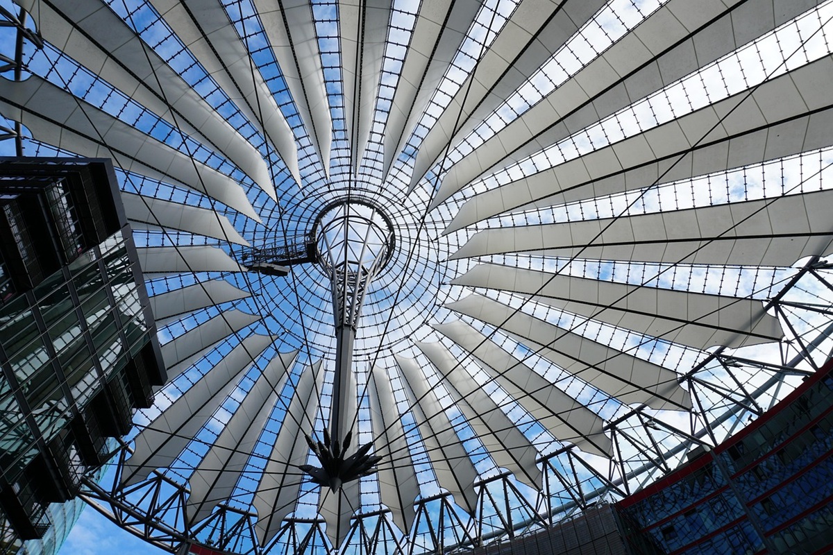 Dôme et flèche au Sony Center, Berlin