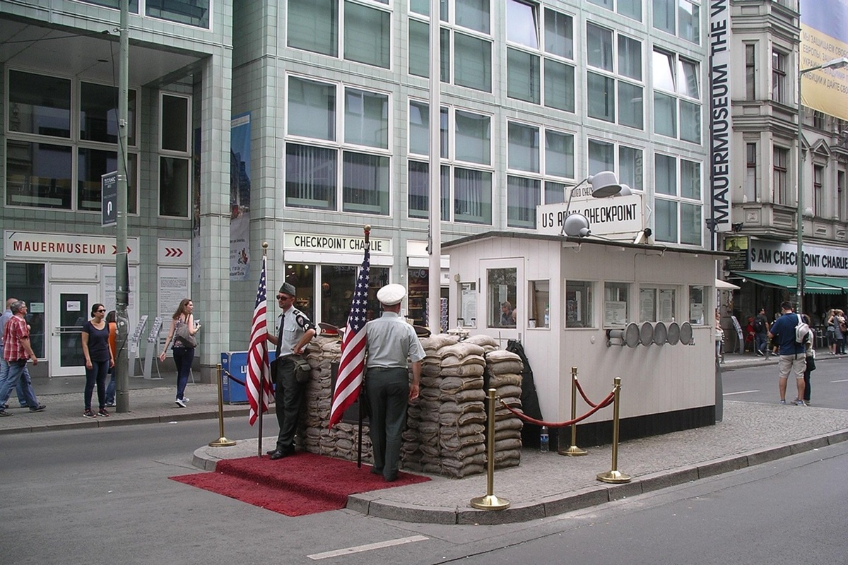 Guérite sur le Checkpoint Charlie, Berlin