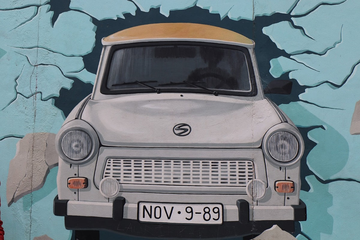 Trabant à l'East Side Gallery, Berlin Friedrichshain
