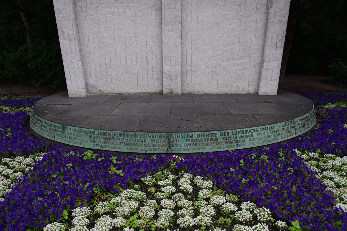 Noms des victimes au Mémorial du Pont aérien, Berlin Tempelhof