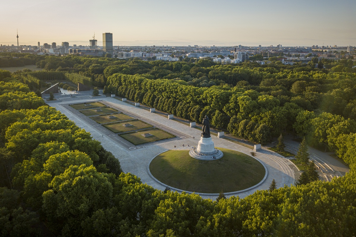 Vue aérienne du Mémorial soviétique au parc Treptow, Berlin