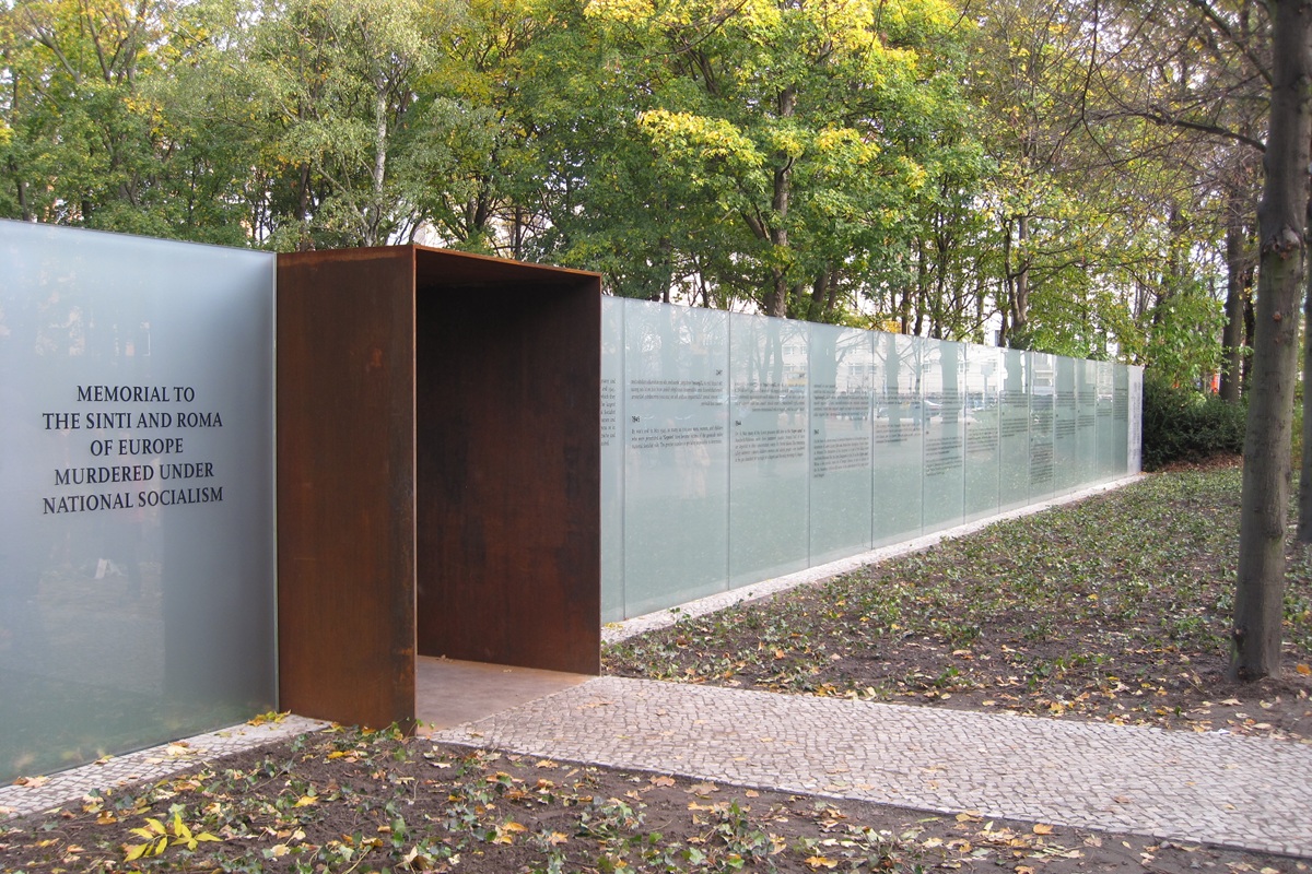 Entrée du Mémorial aux Sinti et Roma persécutés, Berlin