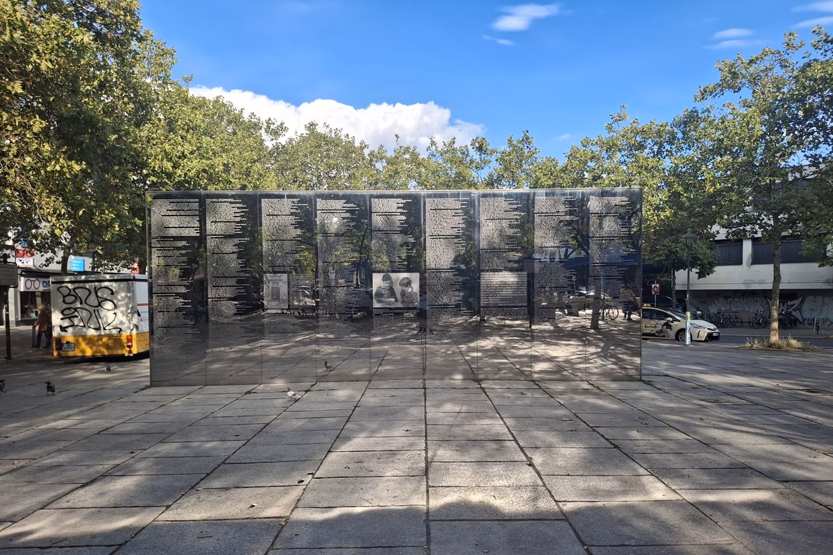 Mémorial du Spiegelwand : L'incroyable reflet du vide