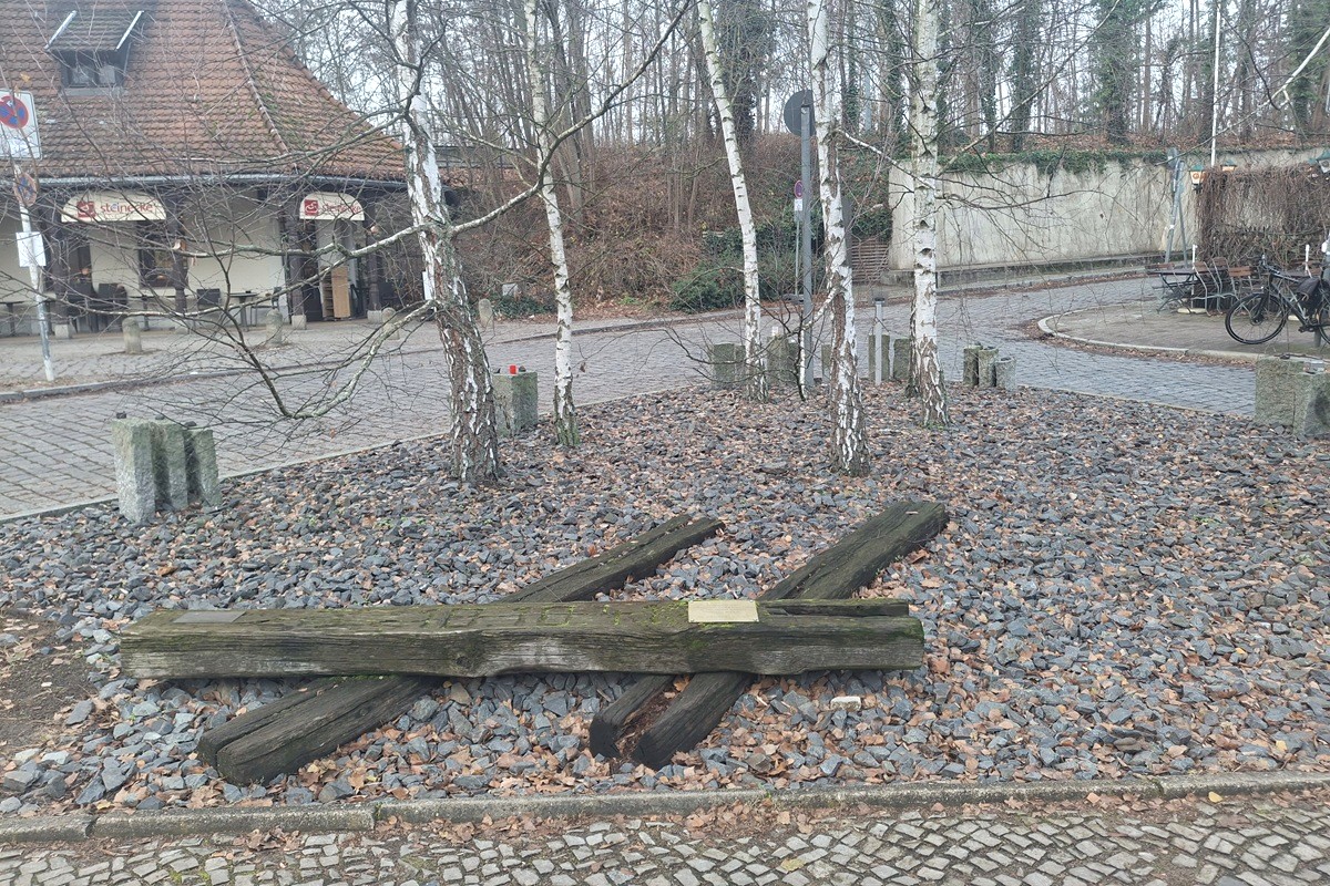 Premier souvenir, Plaque de convoi, Mémorial de la Déportation Gleis 17, Berlin Grunewald
