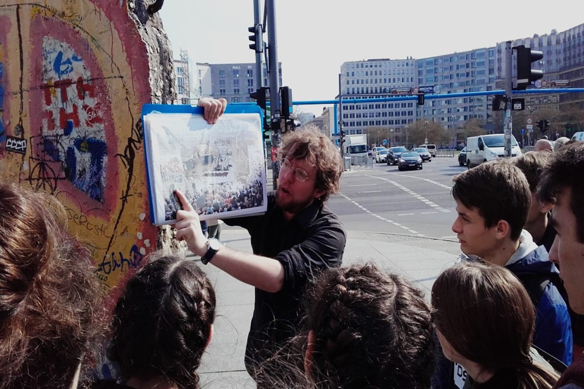 Exposé avec un groupe étudiant lycéen, Berlin, Potsdamer Platz