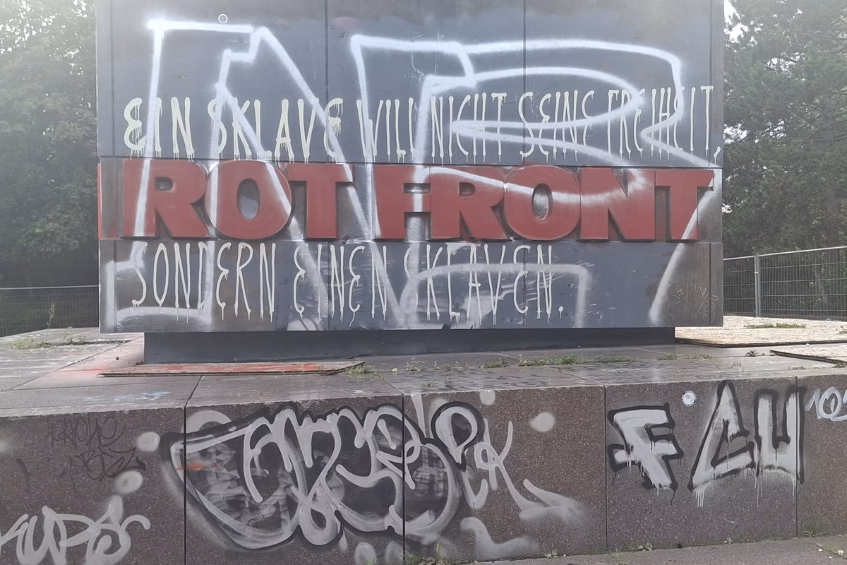 Dégradations sur le Monument à Ernst Thälmann à Berlin